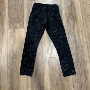 LULULEMON 🍋 Retails $108 Crop Leggings - size 2